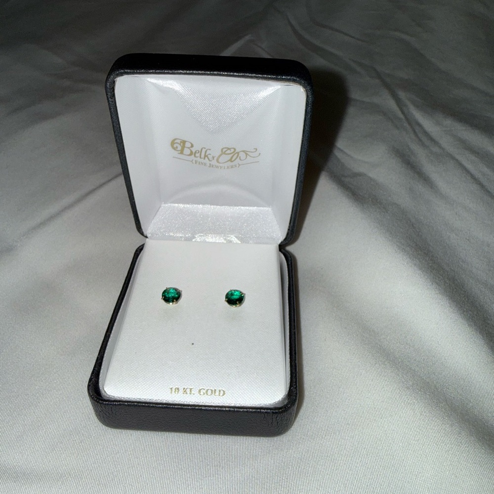 Belk Emerald 6mm 10k Gold Gemstone Earrings CTW 1.5 NWT